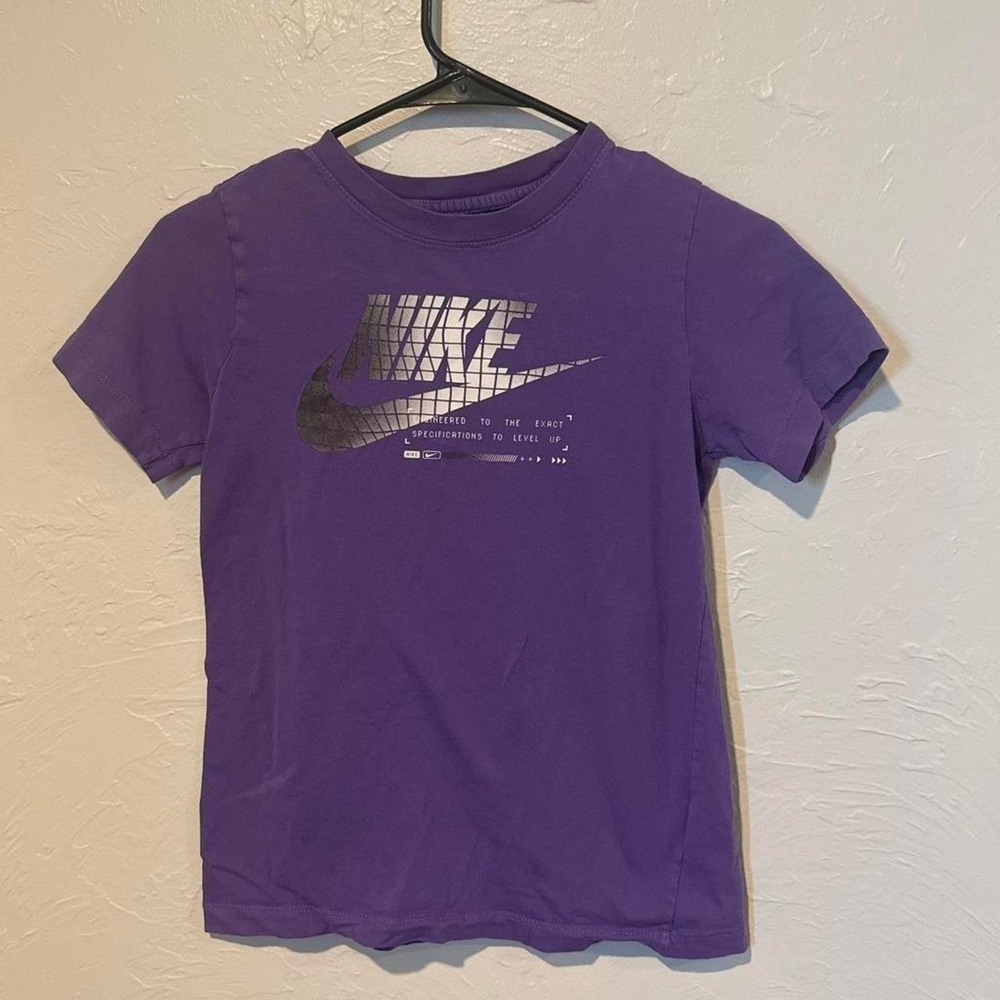 Nike Boys Medium Purple T-Shirt Silver Swoosh Graphic Tee Short Sleeve